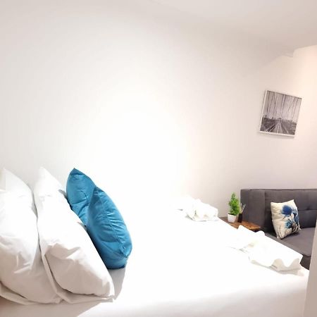Appartamento F1-Basement Studio Fits 3 Near Paddington Londra Esterno foto