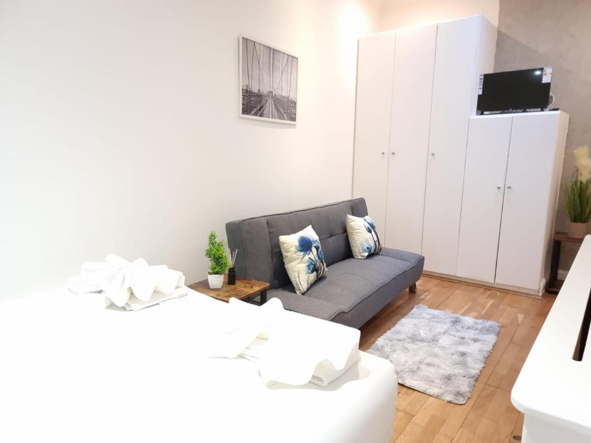 Appartamento F1-Basement Studio Fits 3 Near Paddington Londra Esterno foto